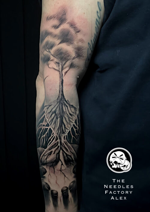 tatouage surréaliste arbre temps sablier