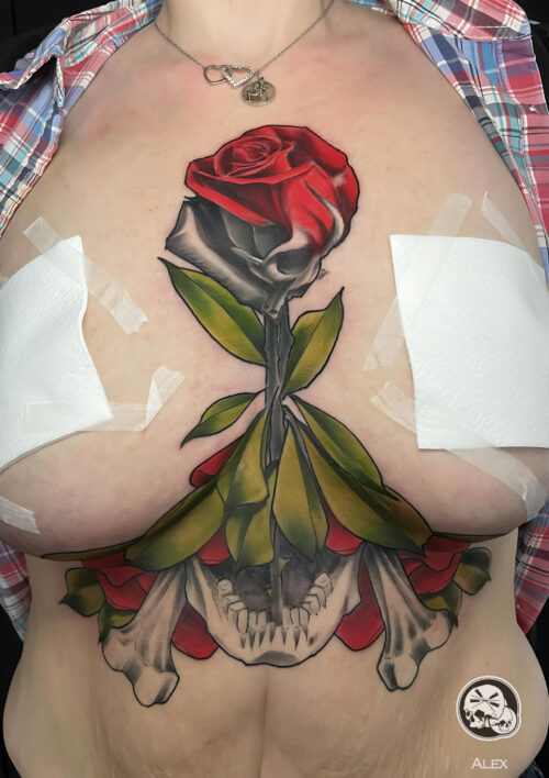 tatouage poitrine vente couleur rose crâne