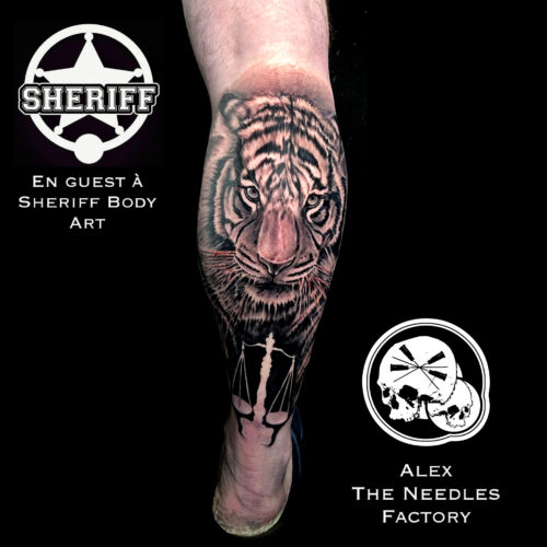 tatouage mollet tigre balance noir gris
