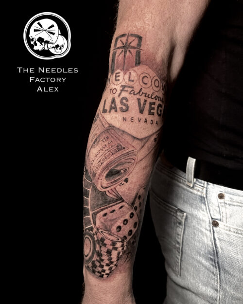 tatouage bras Las Vegas noir gris